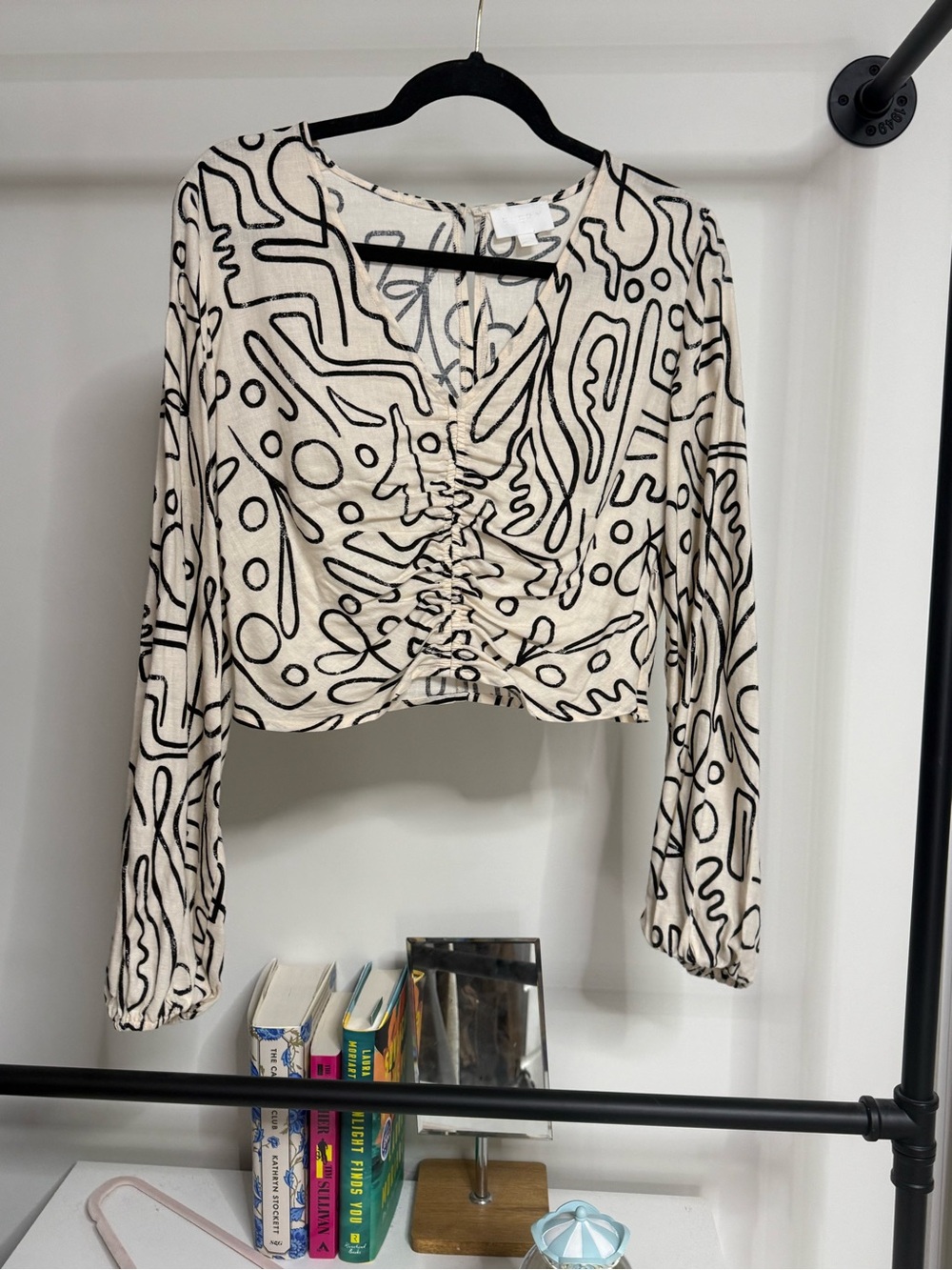 Every Black & Cream Abstract Ruched V-Neck Crop Top